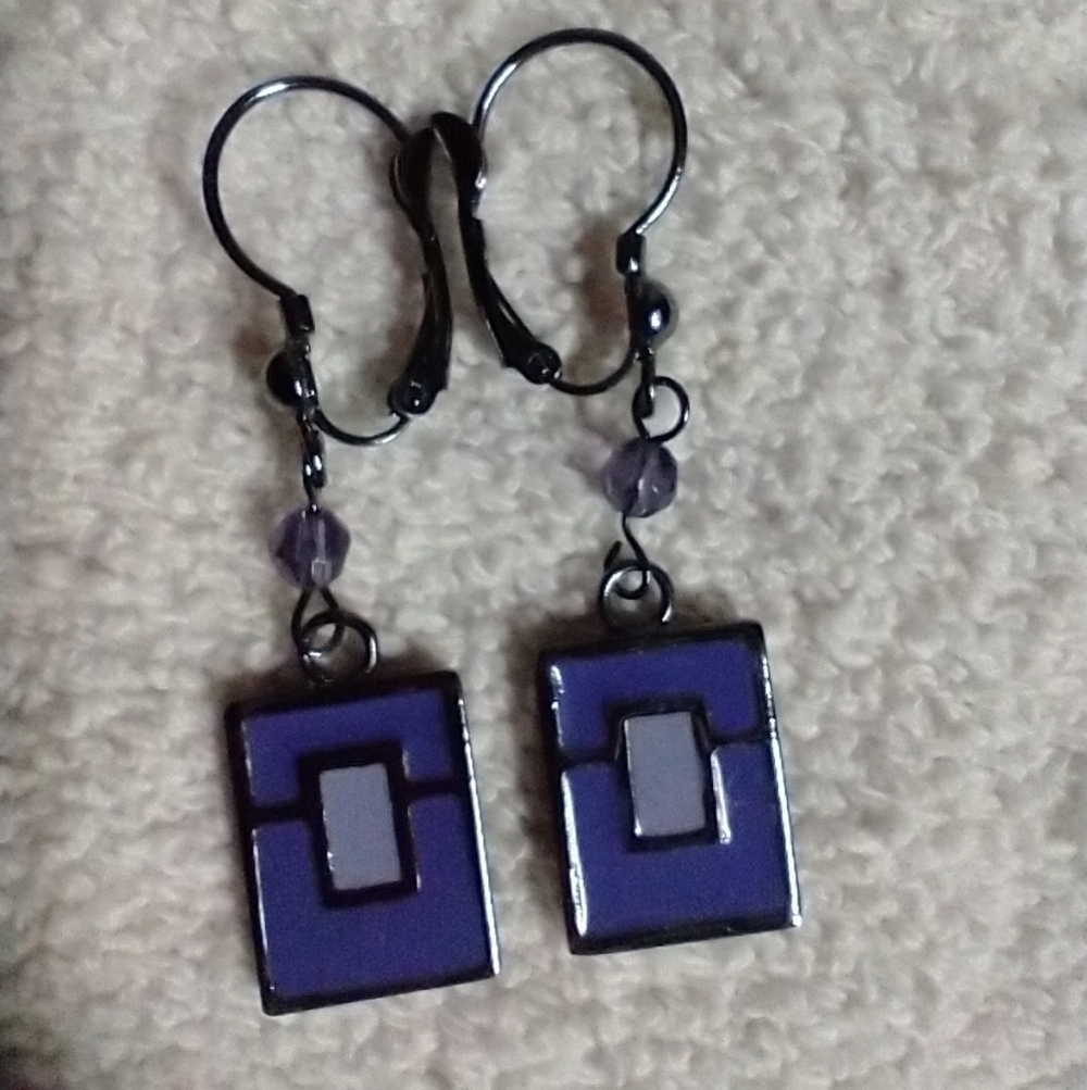 Purple square gunmetal color wire earrings